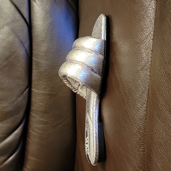 Zara NWT Silver Flat Sandals Puffy Front Size 6 (36 EU) - Picture 5 of 12